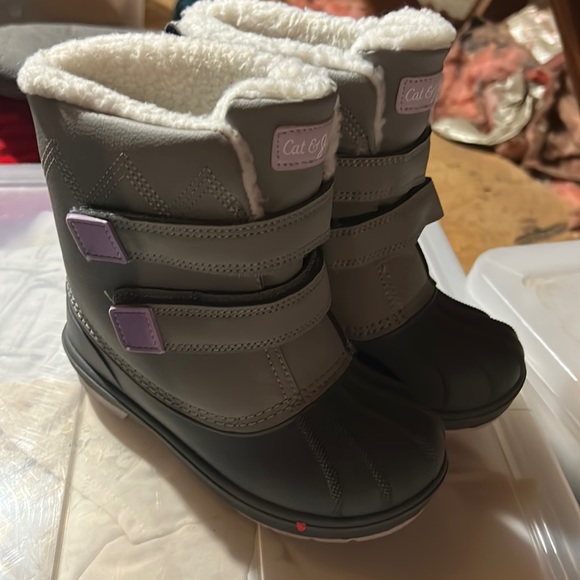 Cat & Jack toddler snow boots size 12 - Picture 1 of 4